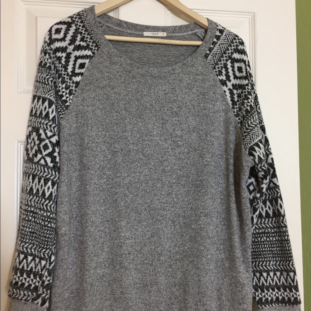 Le Lis - casual tribal sleeve